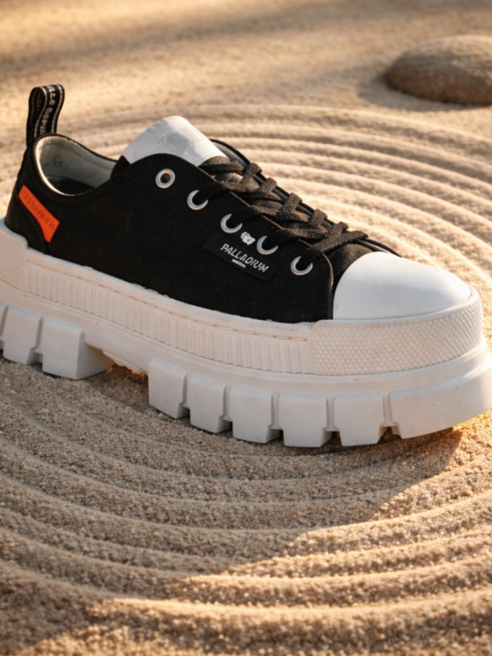 NIB Palladium Unisex Revolt Lo TX Black White Chunky Sole Sneaker Shoe- Size 8.5